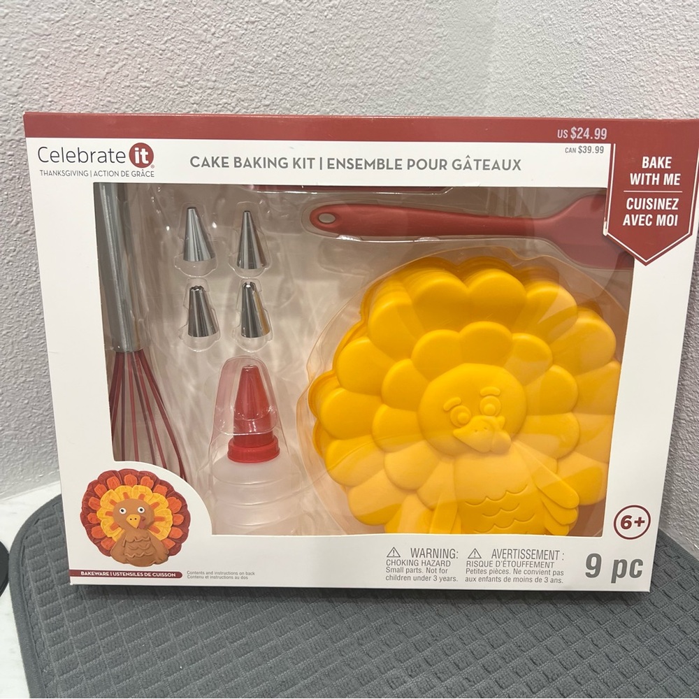 Celebrate It Thanksgiving Turkey Cake Baking Kit 9 Piece Set